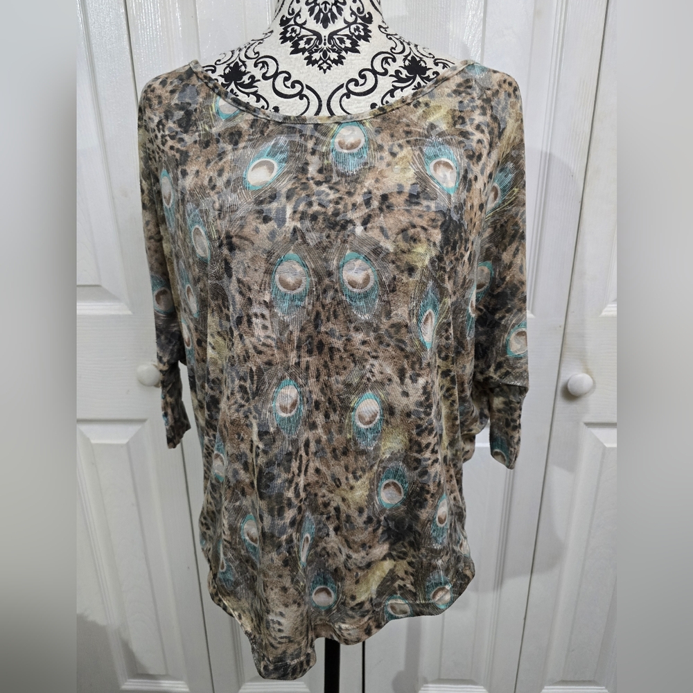 Cuesta Blanca Lightweight Dolman Sleeve Peacock Feather Print Top